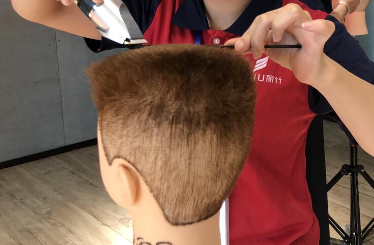 想學(xué)平頭修剪技巧？來(lái)廣西美發(fā)學(xué)校就對(duì)了