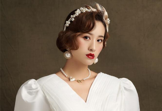 廣西有實(shí)力的化妝學(xué)校：輕復(fù)古新娘系列