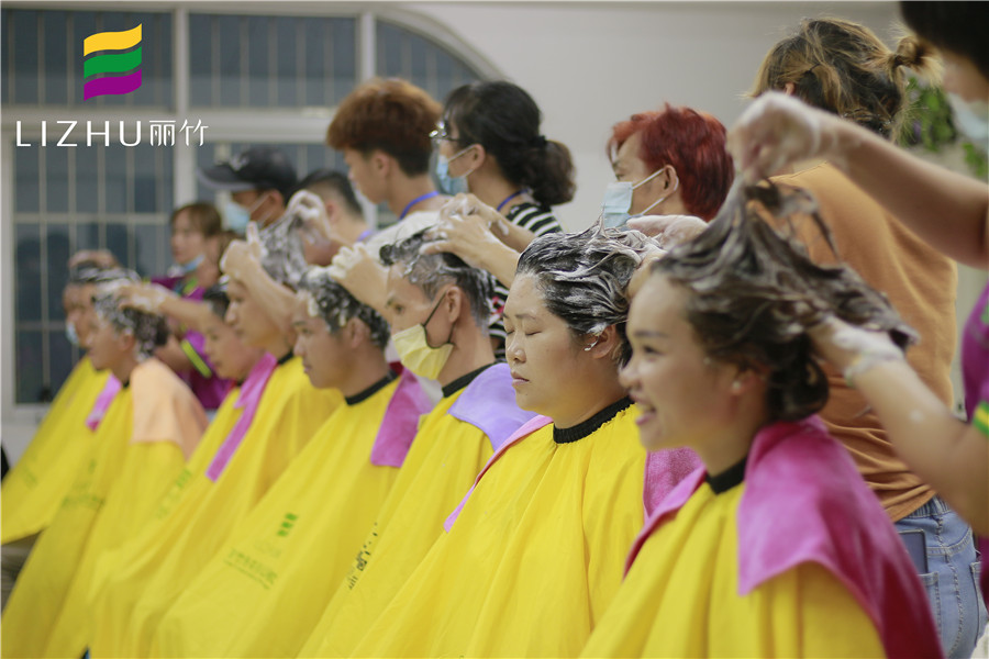 坐著怎么洗頭？南寧專業(yè)美發(fā)培訓教你