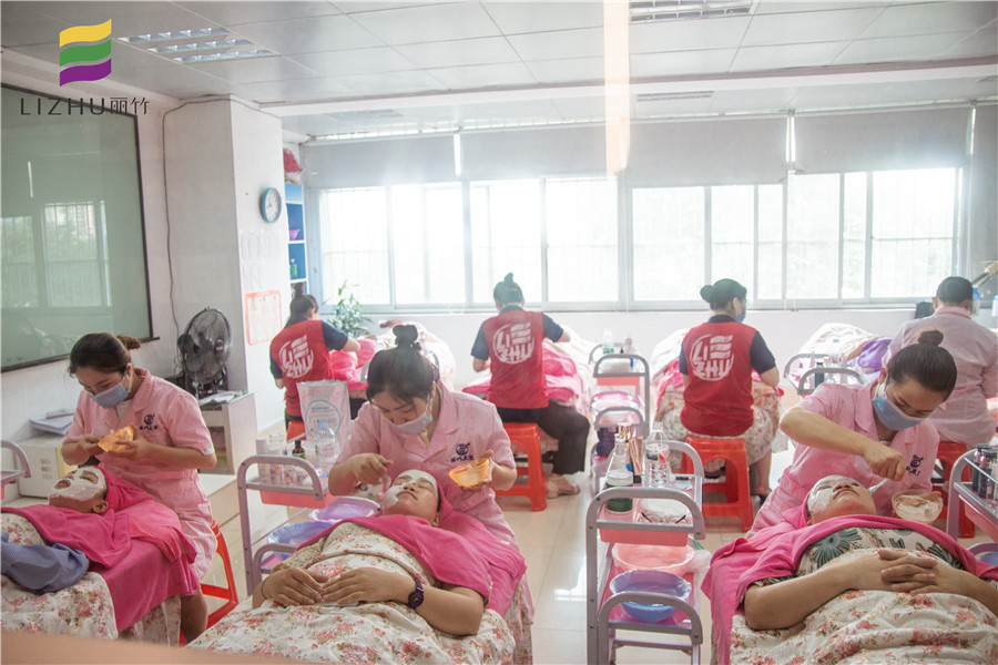 想知道美容如何拓客？快來(lái)廣西美容課堂看看