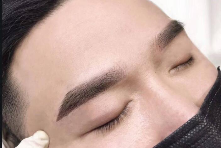 男士紋眉如何設(shè)計？快和廣西紋繡班學(xué)習(xí)