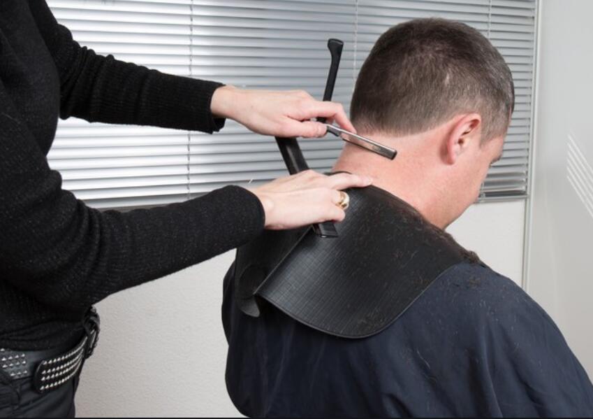 剃刀使用方法，廣西美發(fā)學(xué)校培訓(xùn)內(nèi)容