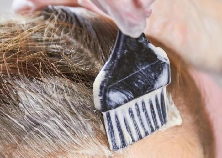 染發(fā)的時候頭皮痛？南寧技術(shù)好的美發(fā)學(xué)校來解答