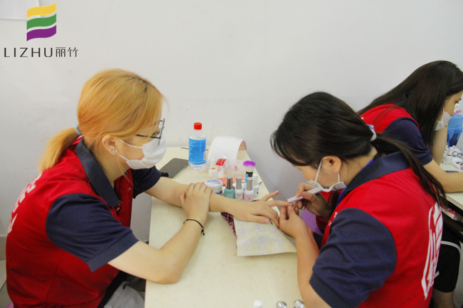 南寧美甲學(xué)校告訴你為什么要學(xué)美甲？