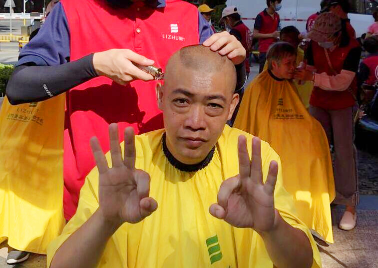 義剪活動受點贊，看看廣西美發(fā)學校哪家實踐機會多