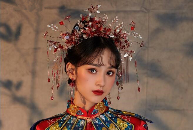 中式新娘造型，用實力證明南寧學(xué)化妝哪家好