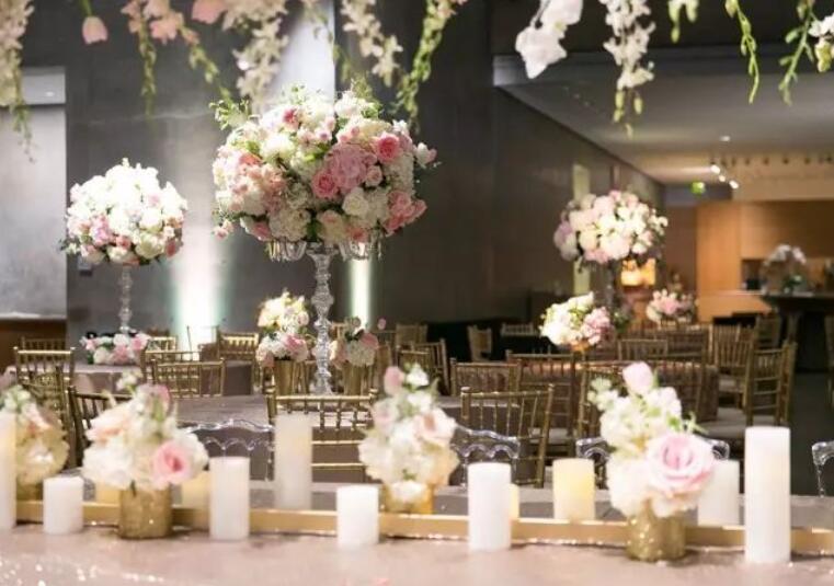 超實(shí)用的桌花布置技巧，南寧花藝培訓(xùn)班幫你總結(jié)好了