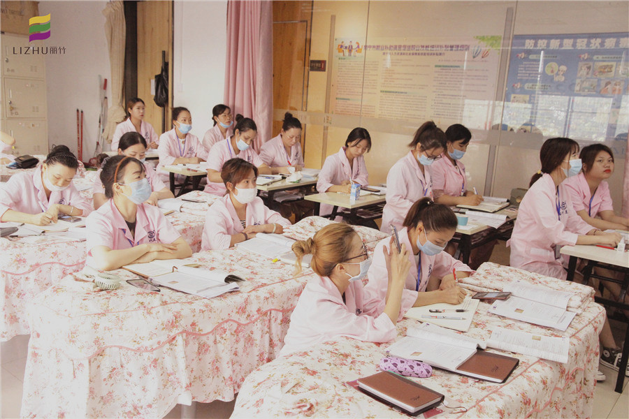 在南寧學(xué)美容，到麗竹學(xué)校美容全能班看看吧