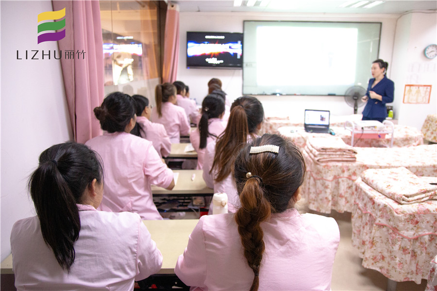 南寧學(xué)美容有前途嗎？來(lái)麗竹學(xué)校就業(yè)宣講會(huì)啊