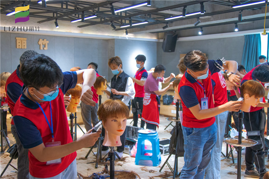 想學(xué)男發(fā)剪發(fā)步驟，到南寧有實力的美發(fā)學(xué)校