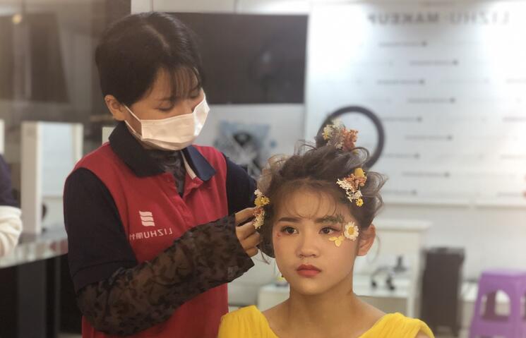 廣西化妝培訓(xùn)班學(xué)子感言：感謝麗竹讓我們實(shí)現(xiàn)夢想