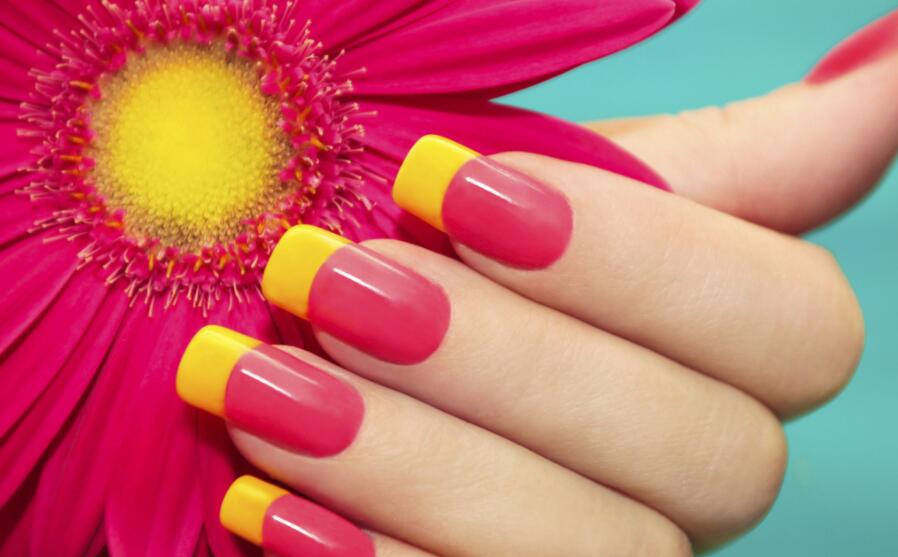 光療甲優(yōu)缺點(diǎn)有哪些？廣西口碑好的美甲學(xué)校告訴你