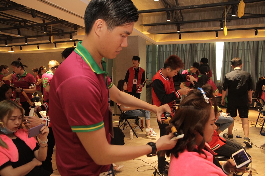 超適合圓臉、方臉的發(fā)型！