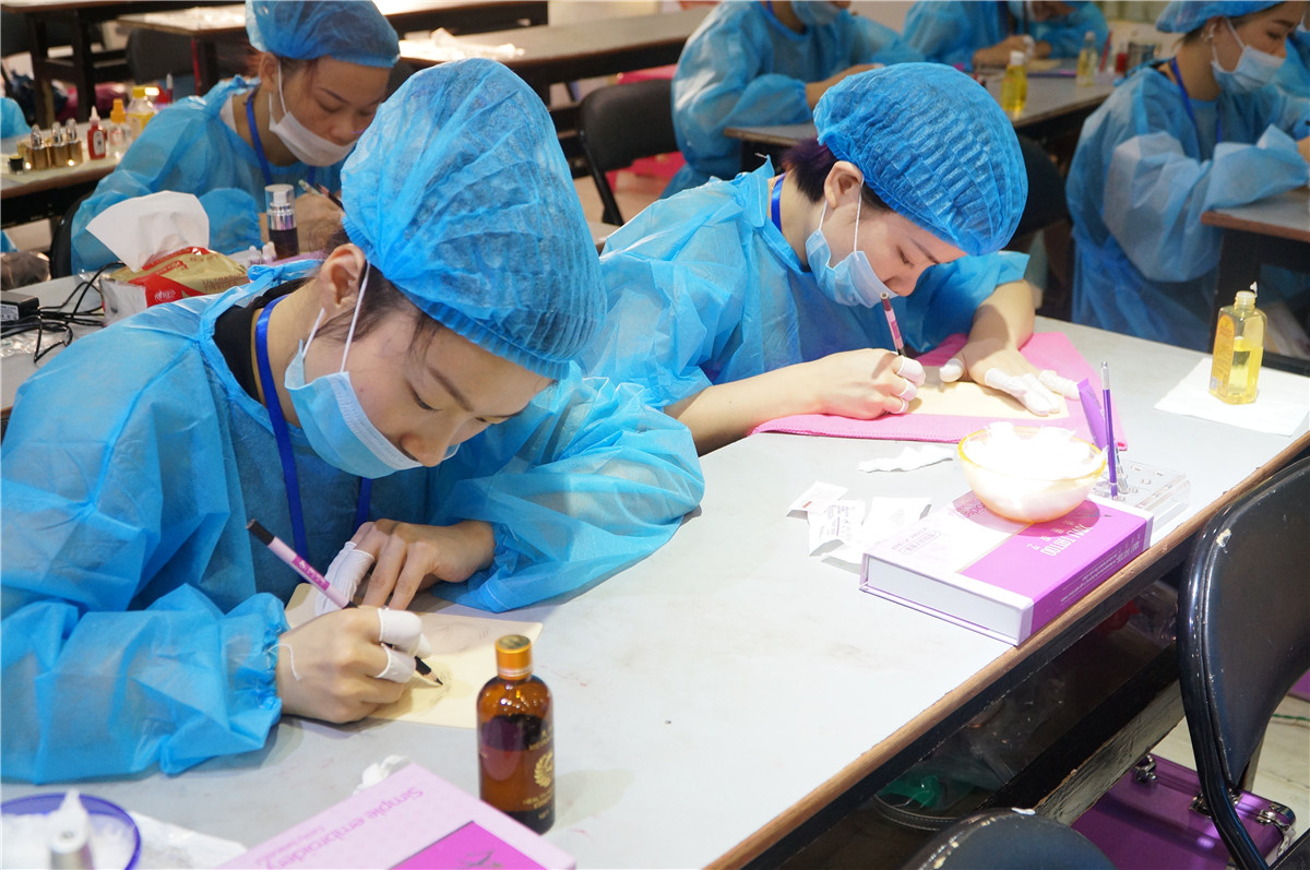 紋眉師是怎么養(yǎng)成的？南寧紋眉培訓(xùn)學(xué)校告訴你