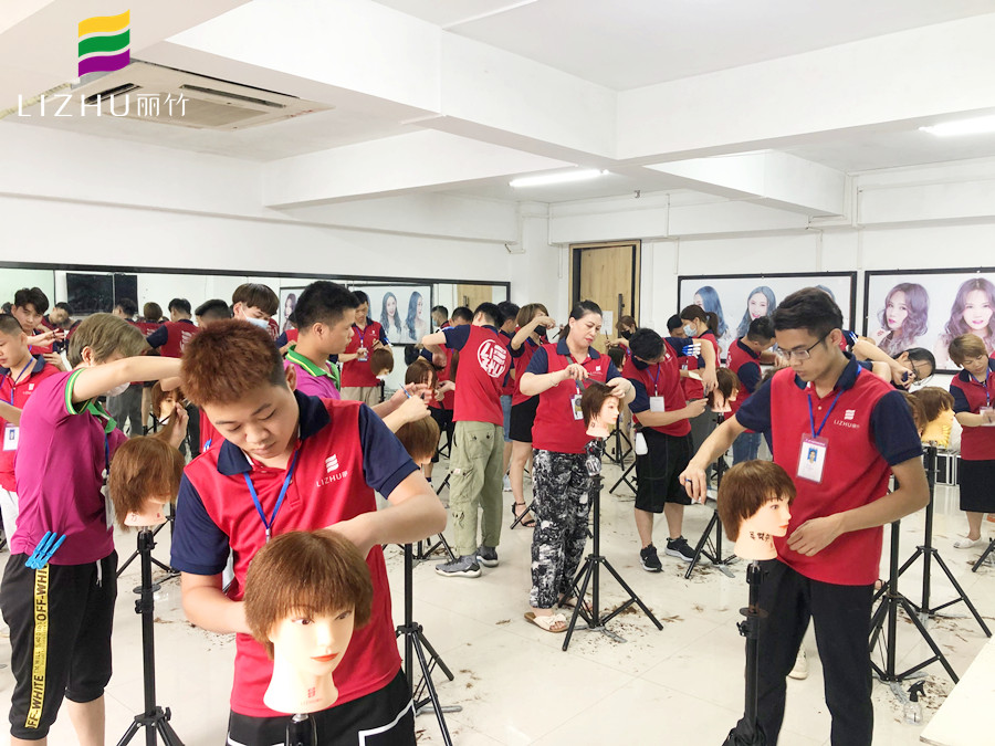 廣西有資質的美發(fā)學校課堂分享