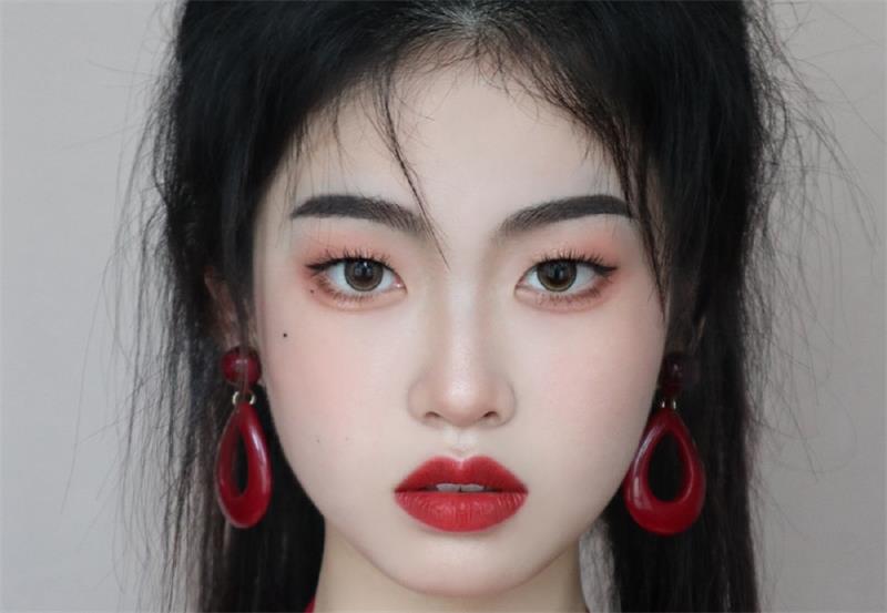 國(guó)風(fēng)少女眼妝怎么畫？快來(lái)南寧專業(yè)化妝學(xué)?？纯?>
								
								<span id=