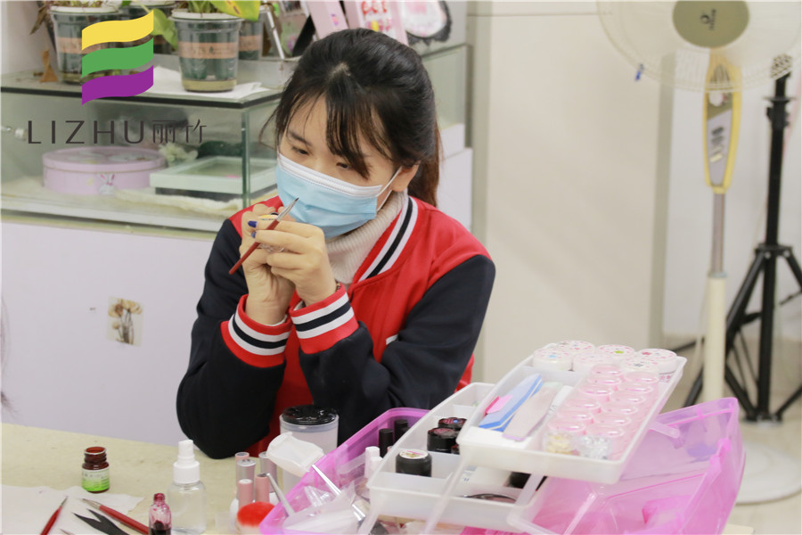 南寧美甲學(xué)校學(xué)子感言：因?yàn)閷I(yè)，所以我又“加報(bào)”了