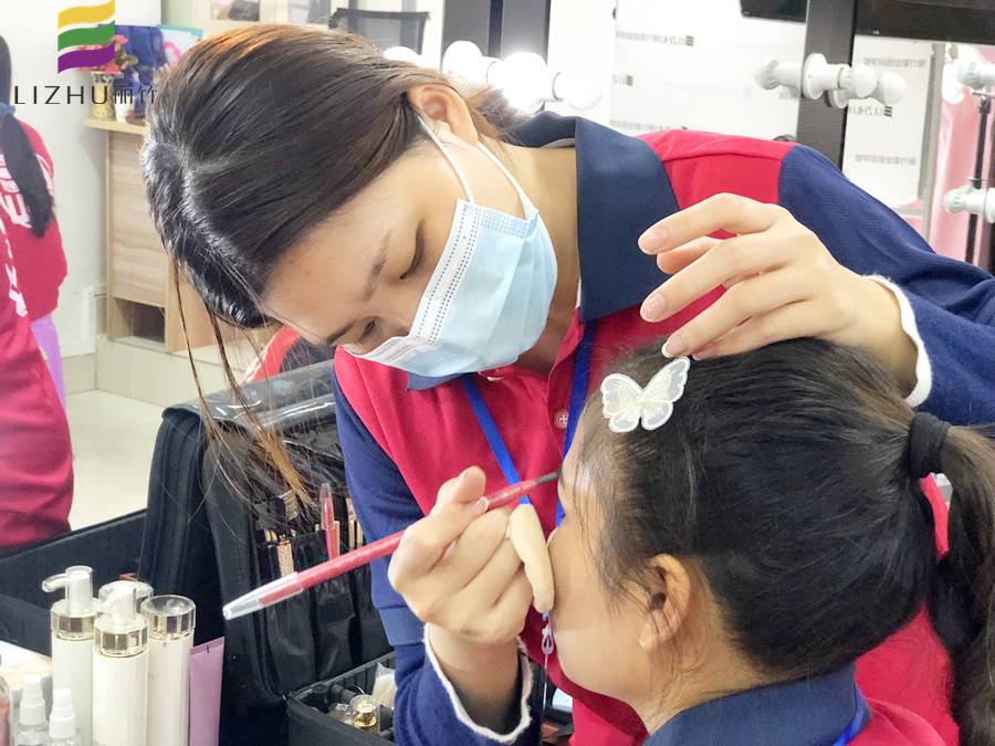 面試的妝容怎么畫？南寧彩妝師培訓(xùn)教你