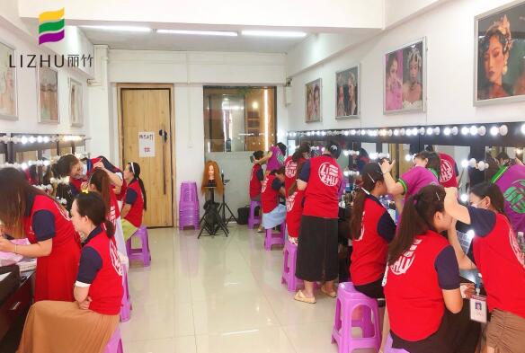 動手對于化妝的重要性，南寧排名前十化妝學校告訴你