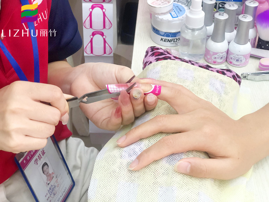 送你光療延長甲愛教程，讓你知道南寧哪里教的美甲技術(shù)好