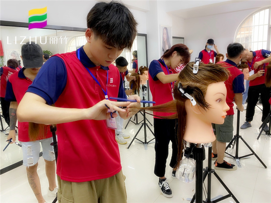 為什么要修剪發(fā)尾？南寧美發(fā)培訓(xùn)學(xué)校告訴你