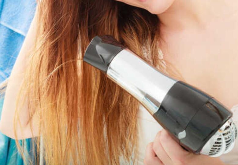 卷發(fā)怎么吹？廣西美發(fā)課程內(nèi)容里有