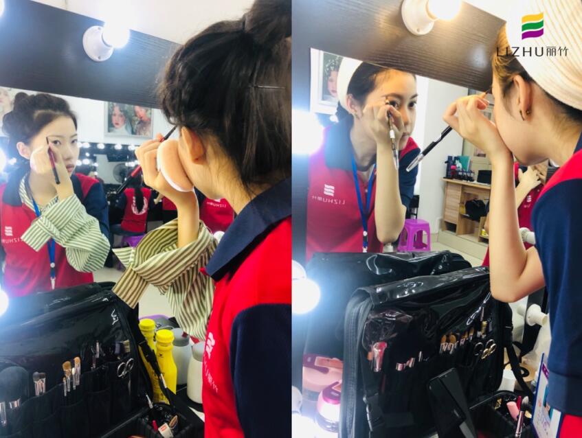 夏天脫妝怎么辦？南寧學(xué)化妝學(xué)校幫你解決