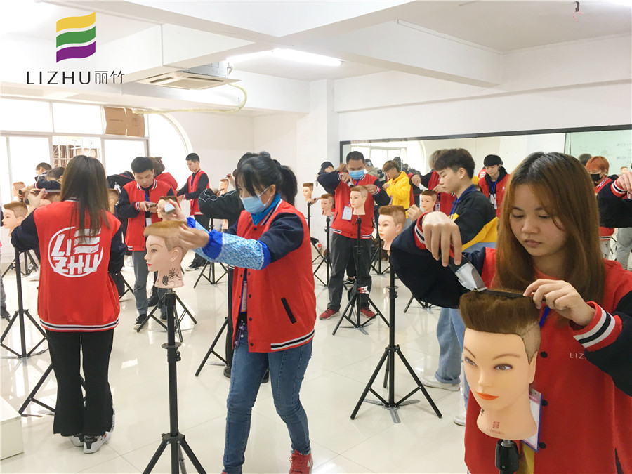 剪平頭的流程？南寧美發(fā)培訓機構(gòu)總結(jié)好了