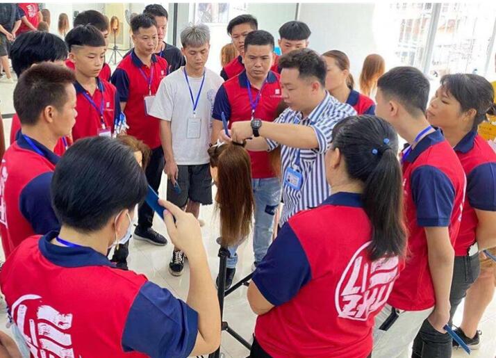 水平線修剪技巧，南寧美發(fā)培訓(xùn)學(xué)校分享給你