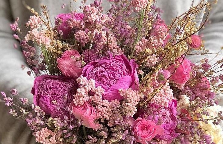 想知道干花怎么制作？來(lái)廣西插花培訓(xùn)班學(xué)習(xí)吧