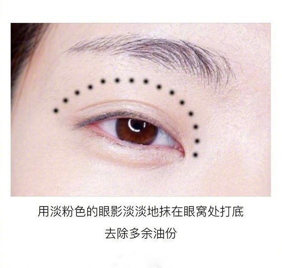 極簡(jiǎn)約會(huì)妝容教程，和南寧彩妝學(xué)校學(xué)起來