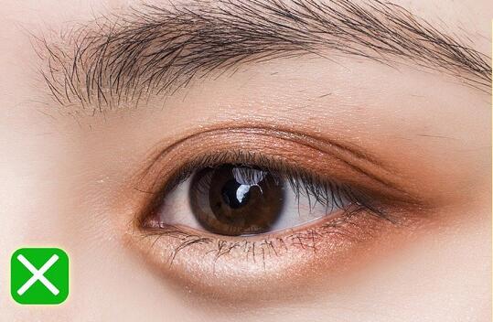 新手臥蠶教程，和南寧彩妝造型學(xué)校學(xué)起來?