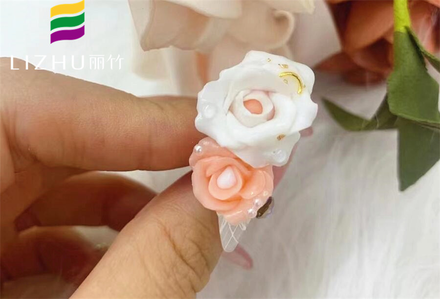 南寧美甲學(xué)校課堂作品：雕花美甲