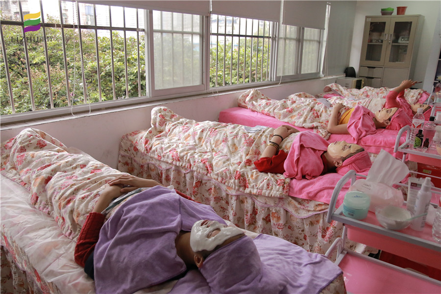 秋季如何補水保濕？廣西美容培訓班教你專業(yè)手法