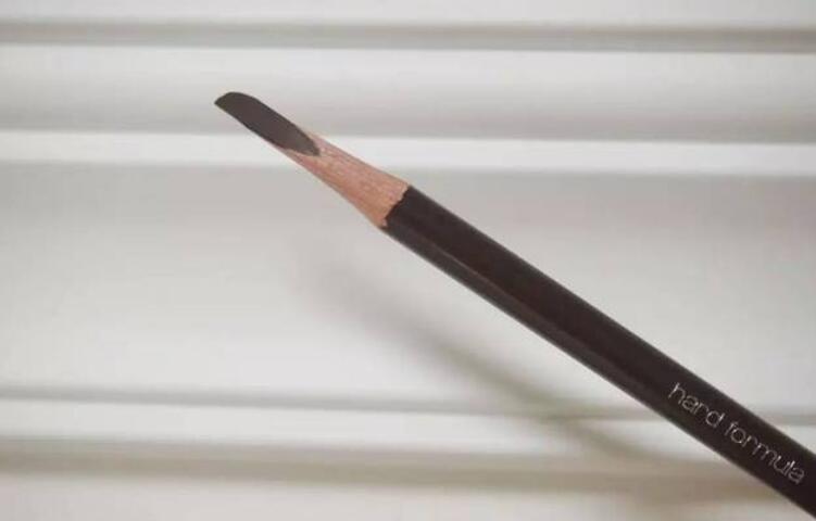 砍刀眉筆怎么快速上色？廣西學(xué)化妝的學(xué)校教你