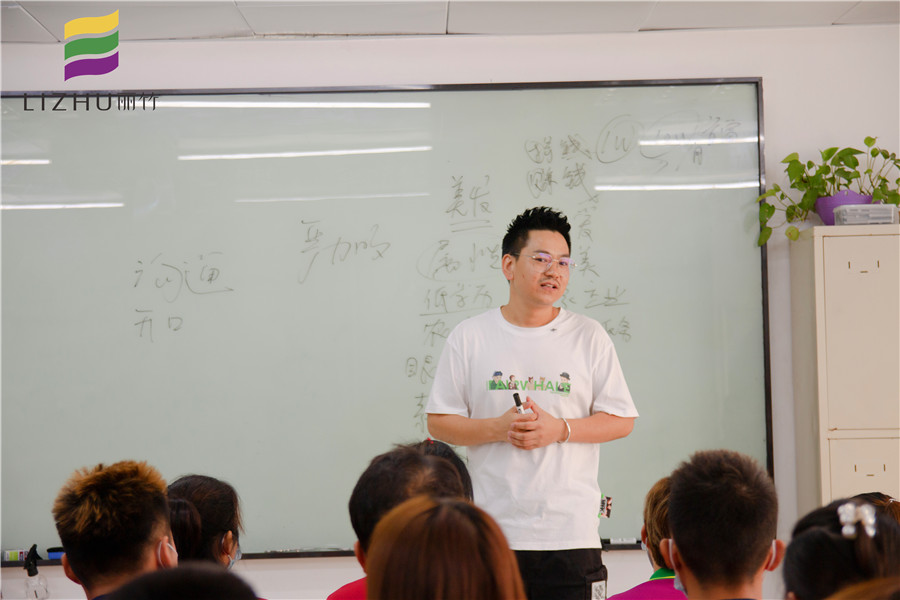 廣西美發(fā)學(xué)校哪家包工作？來(lái)麗竹美發(fā)就業(yè)宣講會(huì)吧