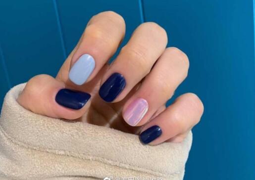 藍(lán)黑系秋冬美甲，南寧美甲培訓(xùn)班教你畫