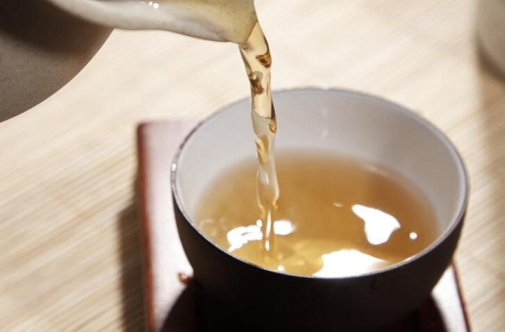 想喝茶養(yǎng)生？南寧美容學(xué)校提醒你4個注意事項