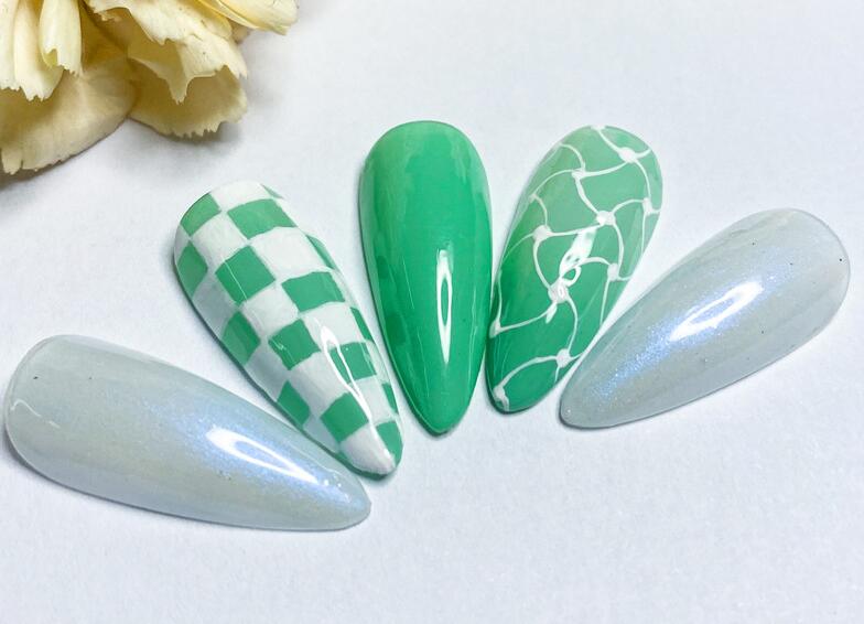 看棋盤美甲作品，知道廣西美甲學(xué)校哪家教學(xué)好