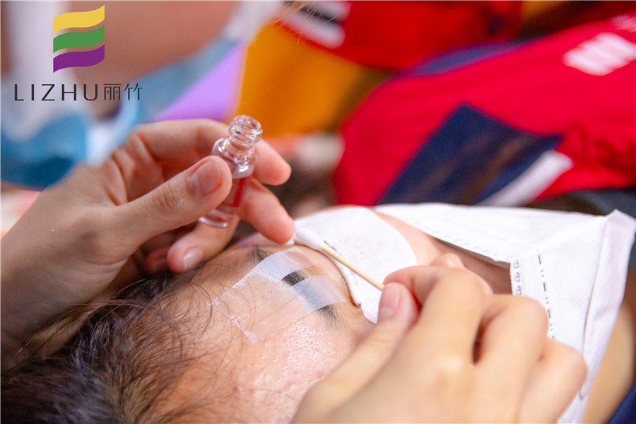 燙睫毛注意事項(xiàng)，南寧美甲美睫培訓(xùn)學(xué)校整理好了