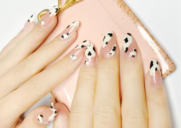 牛奶紋美甲作品，告訴你廣西學(xué)美甲哪家有實(shí)力