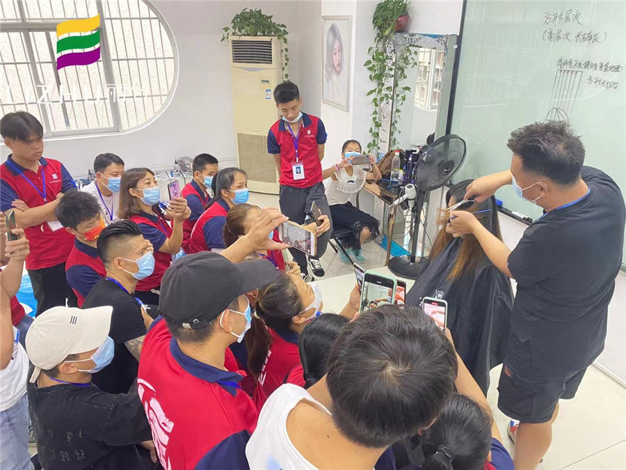 女發(fā)方形層次剪裁，南寧美發(fā)培訓(xùn)班老師講解要點(diǎn)