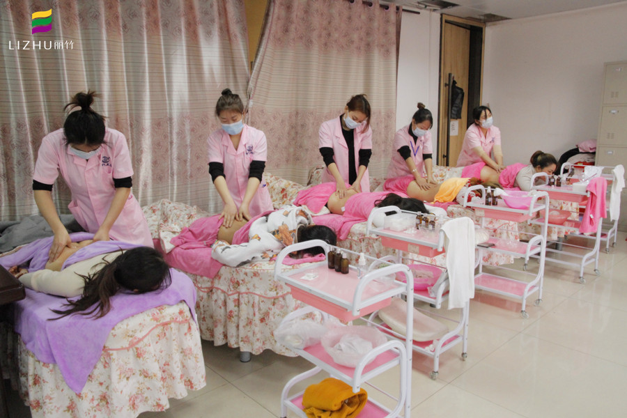 美容師如何練習(xí)自己的手？南寧學(xué)美容教你