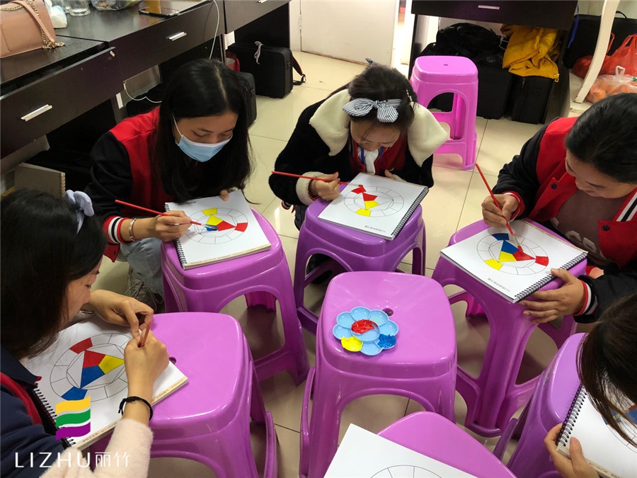 化妝色彩怎么學(xué)？南寧有實(shí)力的化妝學(xué)校這樣教