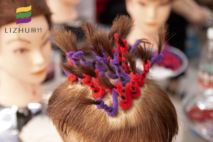 正確的煙花燙教程，南寧排名前十美發(fā)學(xué)校分享