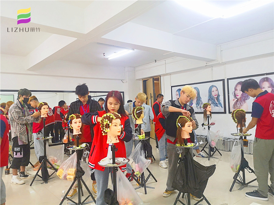 廣西美發(fā)學(xué)習(xí)：燙發(fā)后的日常護理方法