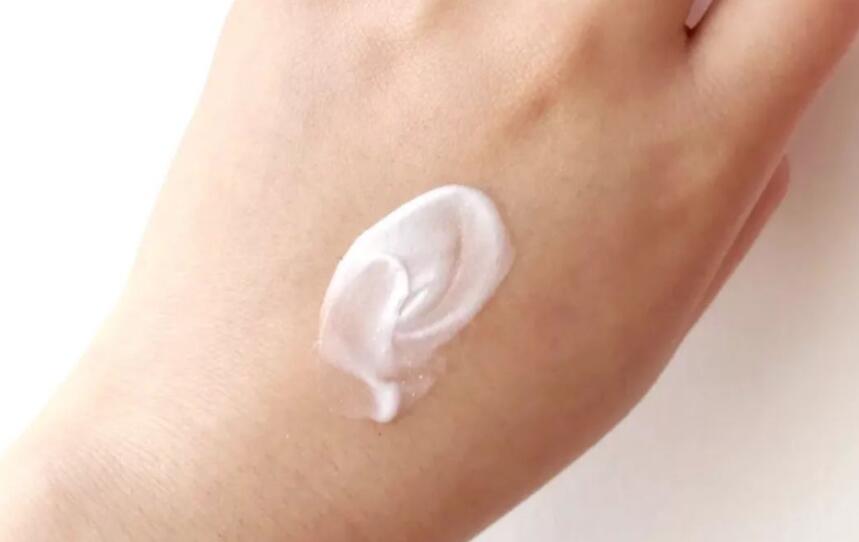 冬季手指開裂怎么辦？廣西美容護膚培訓(xùn)幫你