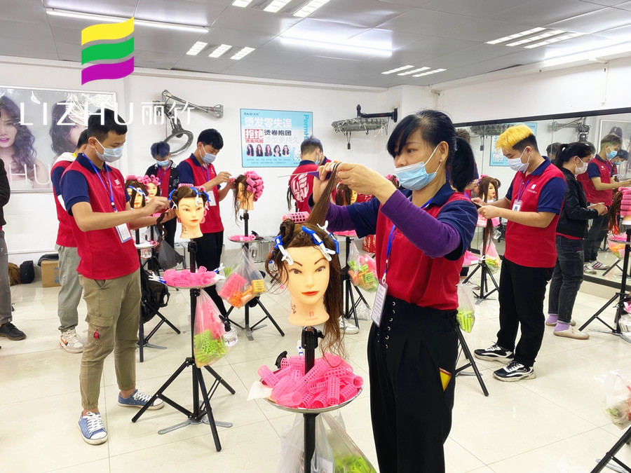 南寧燙發(fā)課堂：美發(fā)卷發(fā)筒怎么用？