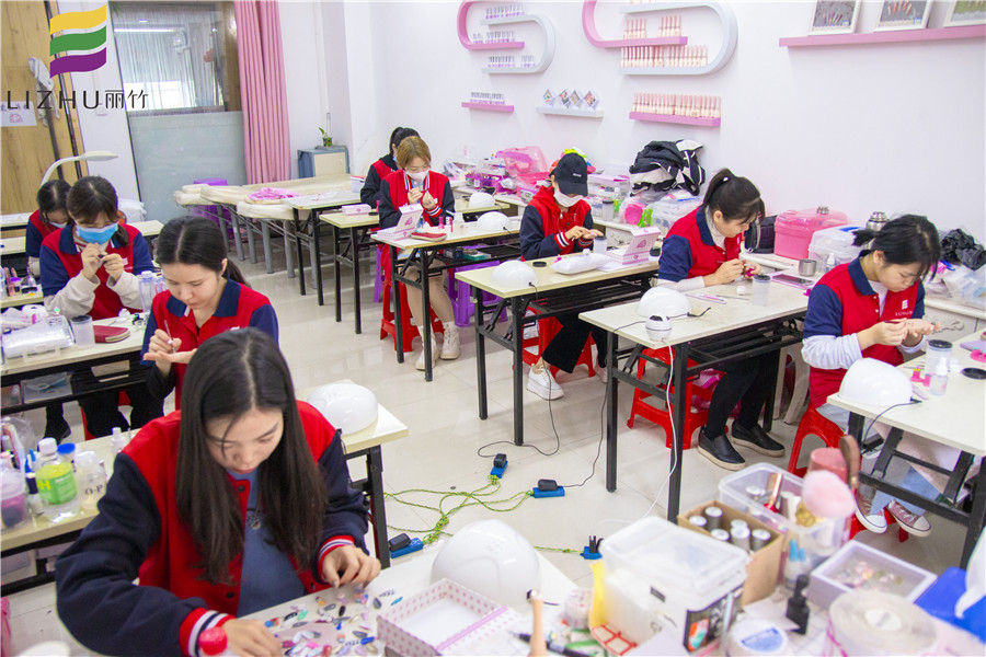 如何才能學好美甲？廣西美甲培訓學校告訴你技巧