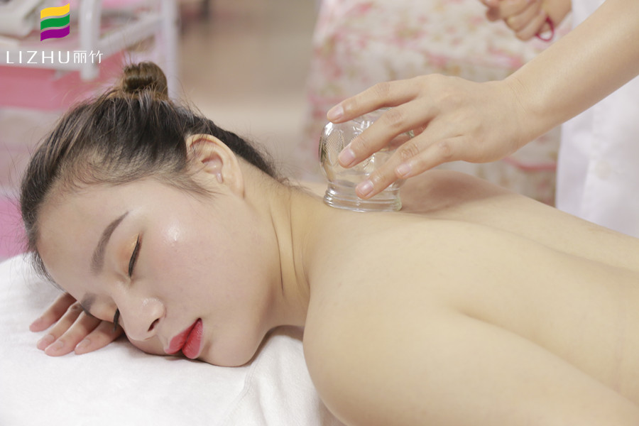 拔罐的注意事項，南寧美容師培訓(xùn)學(xué)校必學(xué)課程